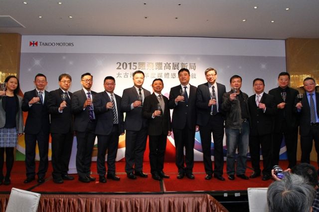 Caption 1: Mike Hsieh (sixth from left), executive director of Taikoo, and top management of Taikoo affiliates jointly announced the group's multi-brand operation strategy. (Photo from UDN)