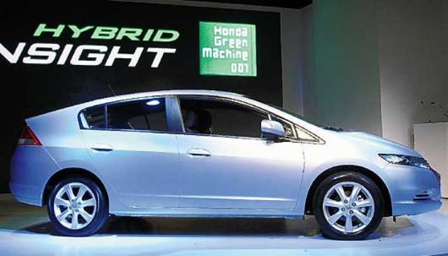 An imported hybrid car sold in Taiwan. (photo from UDN) 