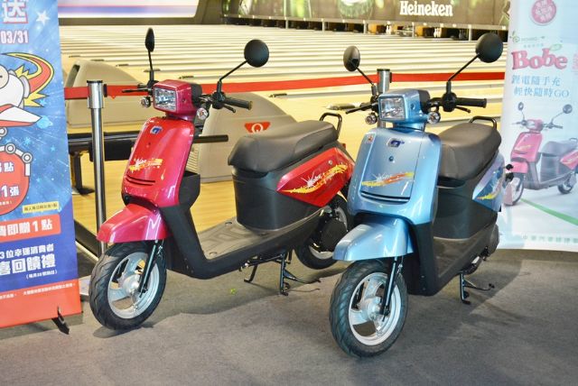 CMC's new e-moving Bobe light e-scooter with lithium-ion battery. (photo from UDN) 