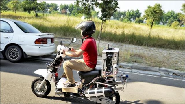 Flying Horse No. 1 hydrogen-Li-battery hybrid scooter developed by NCKU. (photo from NCKU)