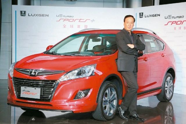 Luxgen Motor's president Hu Kai-chang and the Luxgen  U6 crossover, which has sold well in Taiwan and China since demonstration. (photo from UDN)