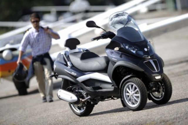 The Piaggio MP3 is the world's first three-wheeler launched by Piaggio several years ago, creating a new segment in the scooter market. (Photo from Piaggio)