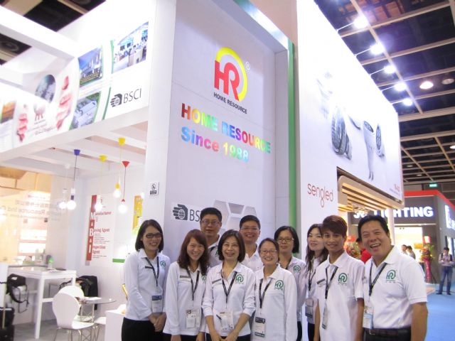 Home Resource Chairman Sam Chen (the first from left)is leading his company to shoot for market share in Taiwan.