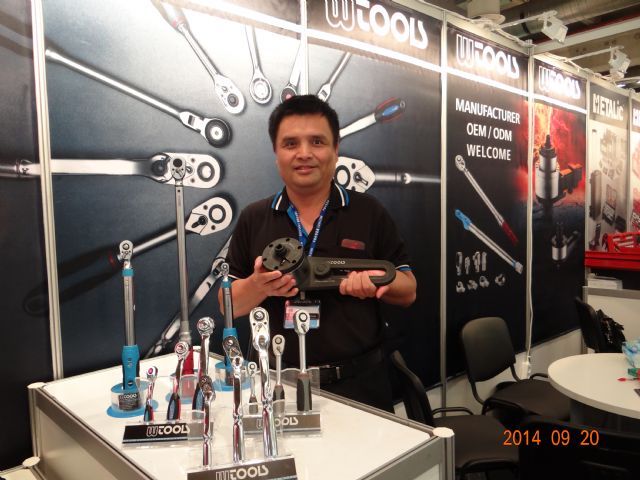 William Tools’s general manager Michael Wu holds the industrial torque multiplier.