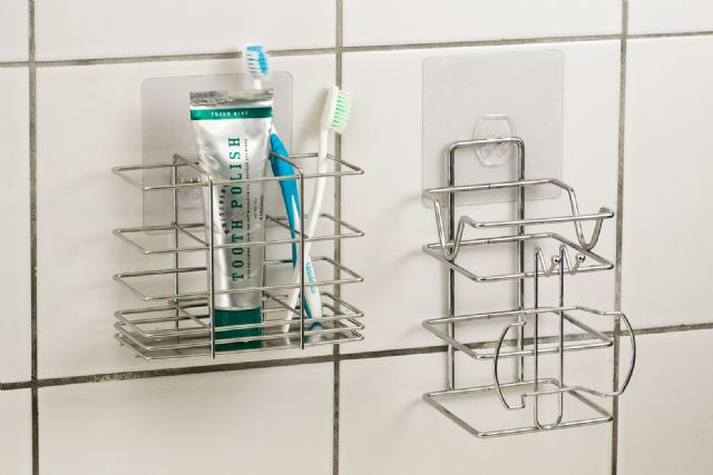 Chein Ying’s self-adhesive hooks are practical and multifunctional, suitable for kitchens, bathrooms and in offices and other commercial spaces. 