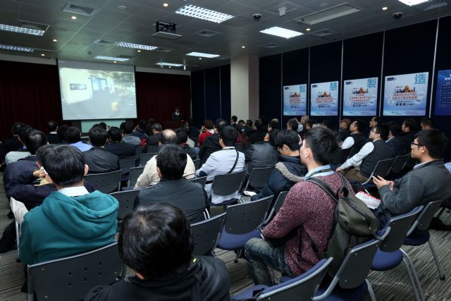 A forum on Smart Manufacturing at TIMTOS 2015 draws visitors. 