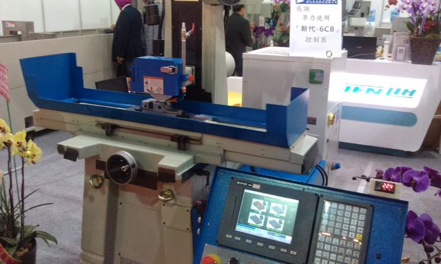 Joen Lih's JL-818ATD grinding machine is equipped with a Syntech 6-CB controller. 