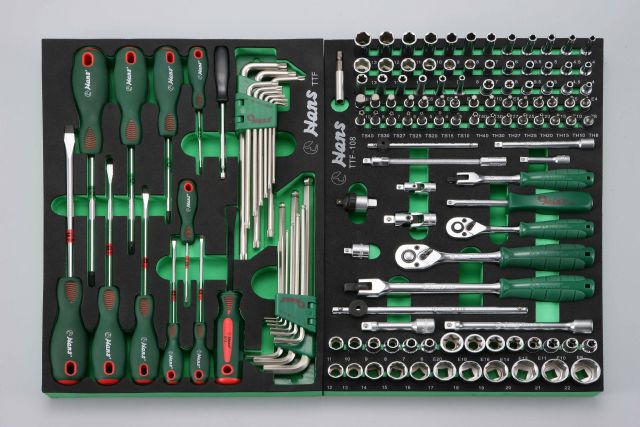 All the major tools in the set measure up to ANSI and DIN standards.