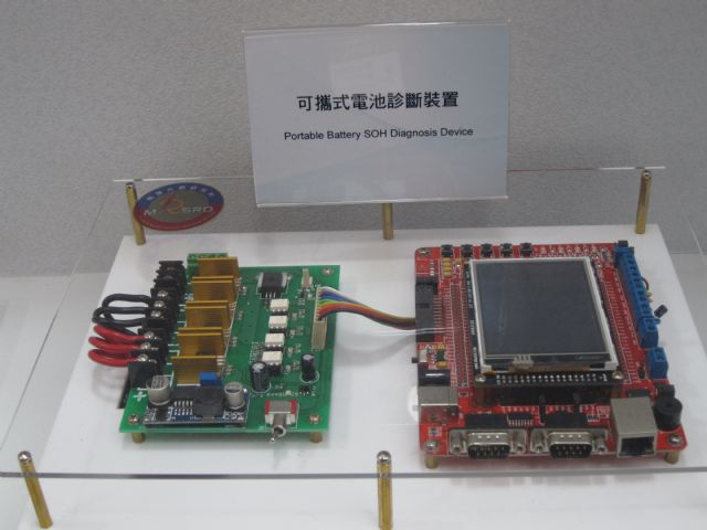 The Portable Battery Diagnostic Device connects the battery management system (BMS) can be used on lithium-ion battery packs to diagnose the SOH of all cells in the pack. (4933)