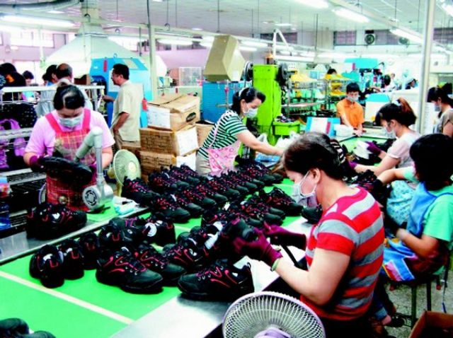 Pou Chen’s footwear production at its central Taiwan factory. (photo courtesy of UDN.com)