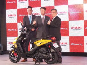 Shinji Takeda (center) has been president of Yamaha Taiwan since late 2014 and has kicked off intensive marketing activities to expand Yamaha's market share in Taiwan. 
