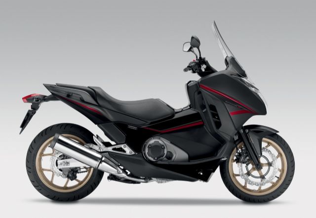 The Honda NC750D is a popular model in the red-plate (over-550cc) high-end scooter segment in Taiwanese PTW market. (photo from Honda)