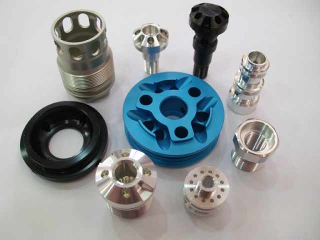 High-precision parts made by Huang Liang for vehicular shock absorbers. 