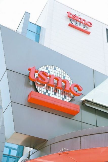 TSMC further cuts its 2015 capital expenditure. 