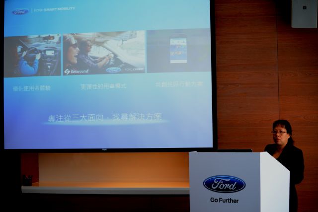 Ford Lio Ho announces to tie up with the CSIE of NTU in joint development of V2V VLC technology. (photo from Ford Lio Ho)