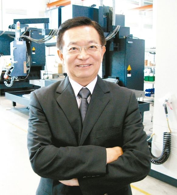 Auto-parts OEM Hota (Chairman David Shen as shown) hits record Dec. 2015 revenue. (photo from UDN)