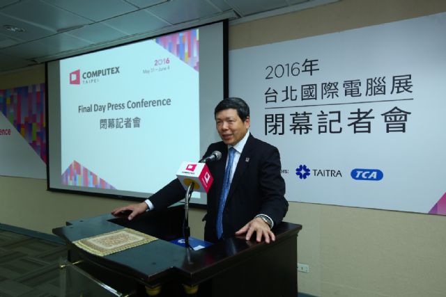Executive Vice President Walter Yeh of TAITRA addressed the closing press conference on the last day of COMPUTEX 2016 (photo courtesy of TAITRA).
