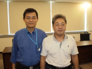 工研院机械举系统研究所、智慧机械技术组产品经理陈长雄先生(左)、资深研究员卓志华(右)