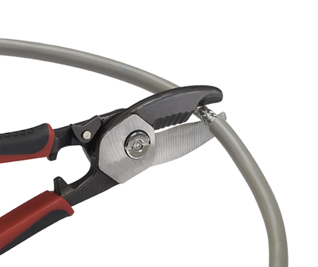 Firm gripping and clean cut are among the cable cutter’s features.
