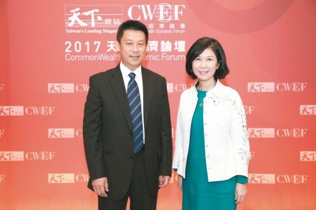 台達電執行長鄭平（左）、台達電品牌長郭珊珊（右）聯手打造新台達。 台達電／提供