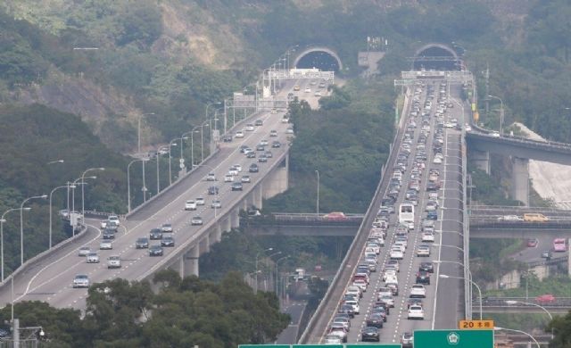 Taiwan’s National Highway 5 is noted for effective traffic monitoring and road load management achieved by the integration of IoT and cloud data (photo courtesy of UDN.com).