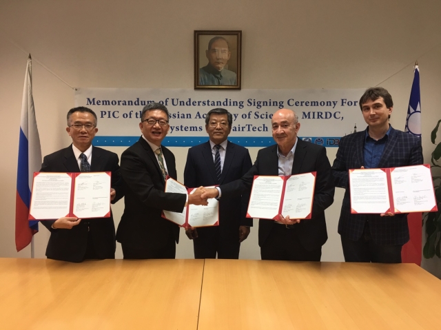 Memorandum of Understanding Signing Ceremony for PIC of Russian Academy of Science, MIRDC, Optosystems, and FairTech (photo provided by Metal Industries Research & Development Centre) 