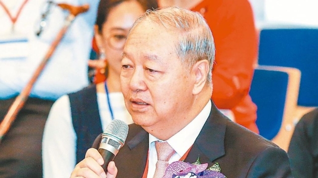 廣達副董事長梁次震斥資10億元，捐贈台大「次震宇宙館」昨天啟用，梁次震表示，希望他的夢想能與台大學子一起完成。 記者鄭超文／攝影