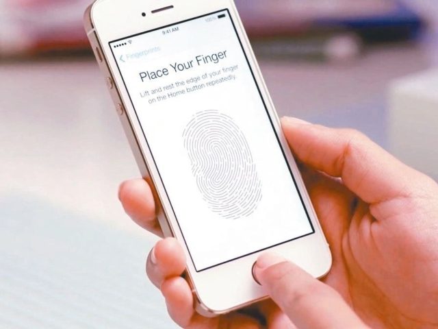 iPhone手機指紋辨識功能。（本報系資料庫）
