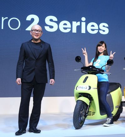 Horace Luke(left), CEO and Founder of Gogoro (photo provided by UDN.com).