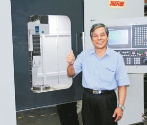 Chairman S.T. Lin of Joen Lih introduces JL-2025X Five-axis Milling & Grinding Machine (photo courtesy of Joen Lih). 
