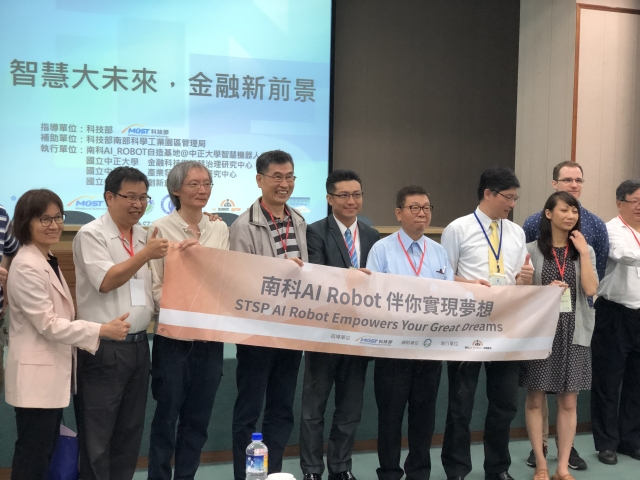 Guest photo with Professor Chiu-Jung Chang(left 4), Professor Shi-Ming Huang(left 3), Professor An-Sing Chen(left 2), Professor Chieh-Liang Huang(left 1), Founder Chien-Ming Chen(middle), Professor Pao-Ta Yu(right 1), Professor She-I Chang(right 2) Dr. Diane Hu(right 3)

