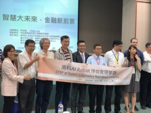 Guest photo with Professor Chiu-Jung Chang(left 4), Professor Shi-Ming Huang(left 3), Professor An-Sing Chen(left 2), Professor Chieh-Liang Huang(left 1), Founder Chien-Ming Chen(middle), Professor Pao-Ta Yu(right 1), Professor She-I Chang(right 2) Dr. Diane Hu(right 3)

