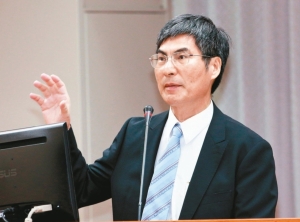 科技部長陳良基8日在立法院教委會表示，約有10家科技廠商有意回流台灣。 記者黃義書／攝影
