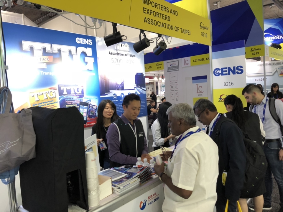 The Economic Daily News (CENS.com) booth at APPEX has attracted crowds of buyers searching for information on Taiwan’s exhibitors. (photo courtesy of TTG)
