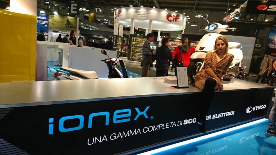 光陽的電動車發展計畫以充換電並行的 Ionex 車能網為核心。黃淑惠攝
