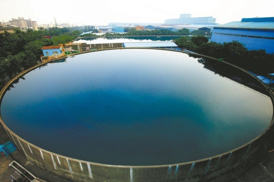 為了降低原水使用量，中鋼配合政府政策積極參與鳳山溪汙水處理廠放流水回收再利用計畫。 中鋼／提供
