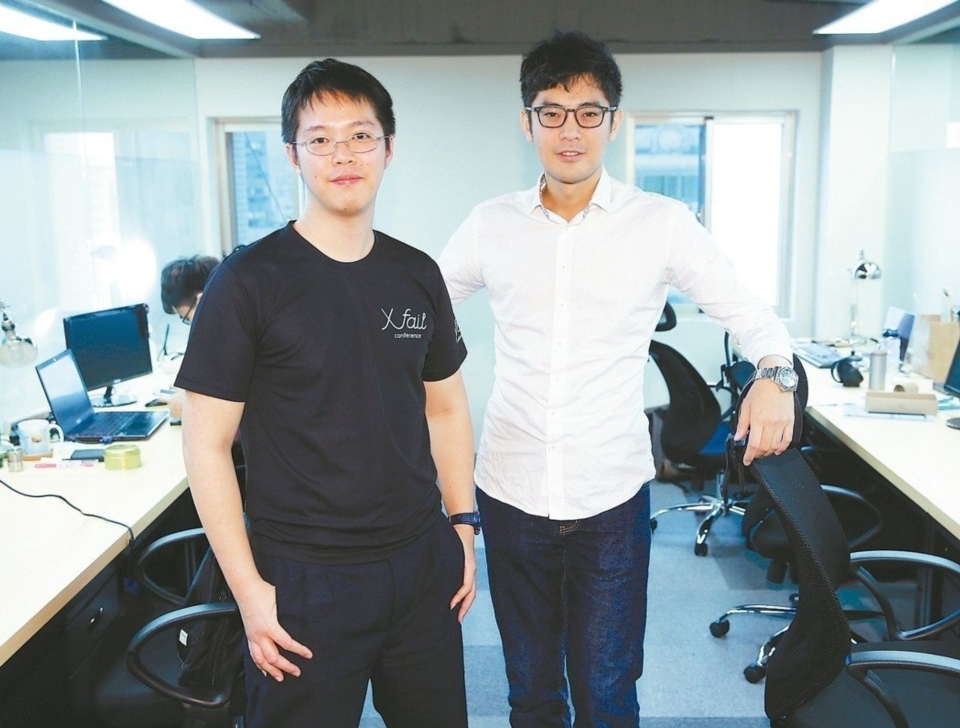 洽吧智能董事長 趙式隆(左)洽吧智能執行長 林奕辰(右)