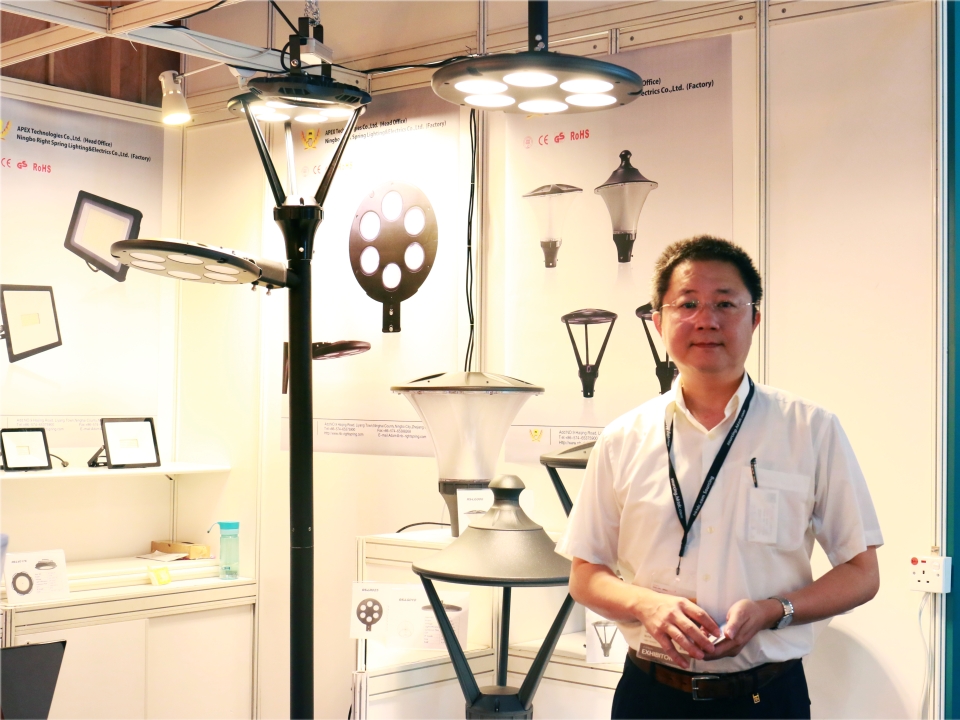 專業設計生產各類戶外照明燈具、光源和電器系列產品的幸泉實業有限公司，參加香港秋季燈飾展已邁入第14年。(CENS.com)