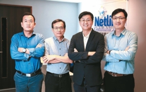 网联通讯执行长林明幼（右二）和公司团队成员。 记者陈柏亨／摄影