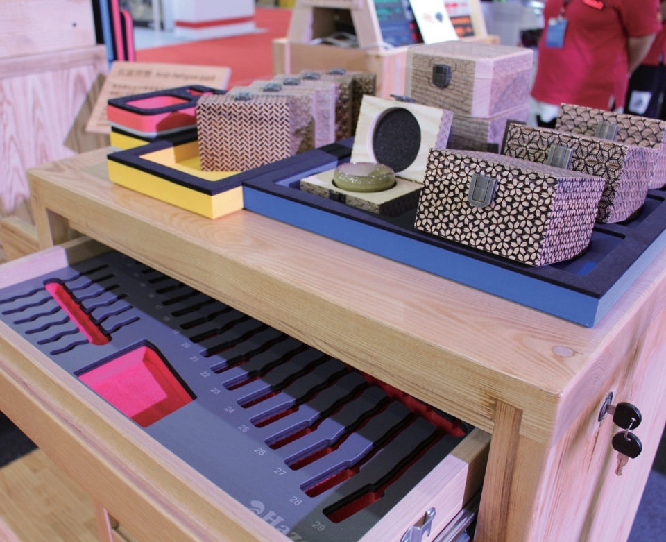 Best Friend’s diverse applications has produced wood-made hand tool trolley cabinets and other wooden cases to hold cups. (Photographed by Chao Ting-yu)