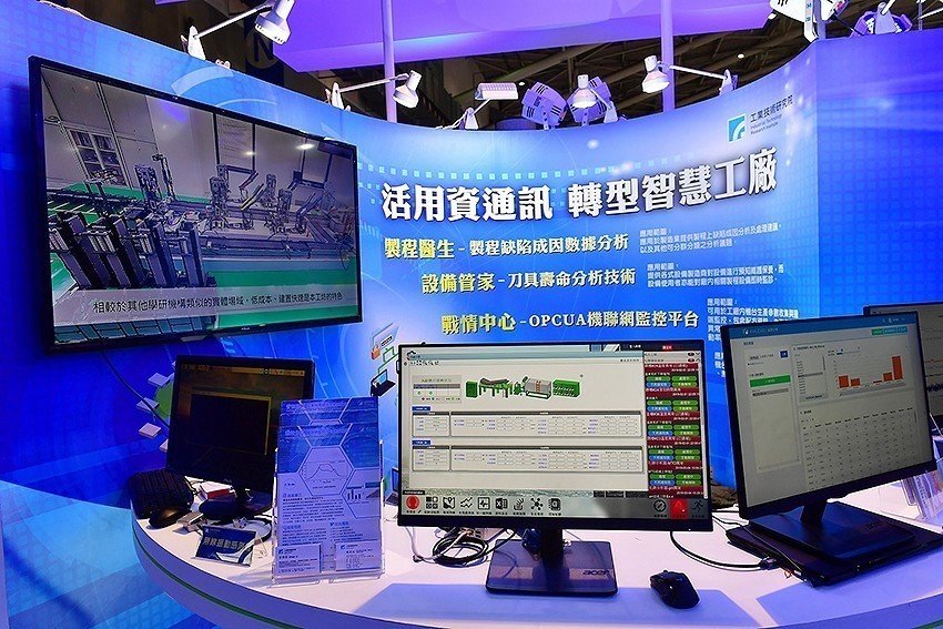 工研院研發 Cloud SCADA with OPC UA機台設備可視化監控平台可讓不同設備說同一種話，幫助機台通訊連結並即時監測生產現狀況，目前已導入紡織業、金屬加工業、電子零件業、電線電纜業等工廠內。 工研院/提供
