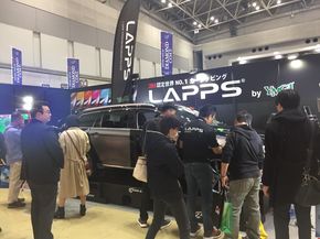 Exhibitor explaining car care and detailing(photo provided by TAIPEI AMPA)