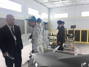 Coating demonstration area, visitors inquiring on site(photo provided by TAIPEI AMPA)