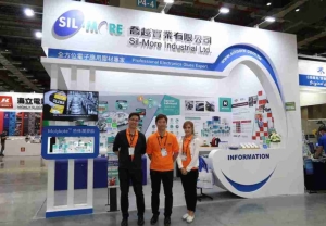 喬越公司參加車用電子展，展出智能與全電動EV膠材。 李炎奇/攝影