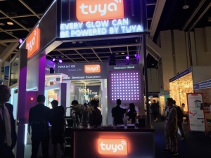Hong Kong Lighting Fair(Spring Eidition) Exhibitor TUYA showcases the latest application of Bluetooth mesh.