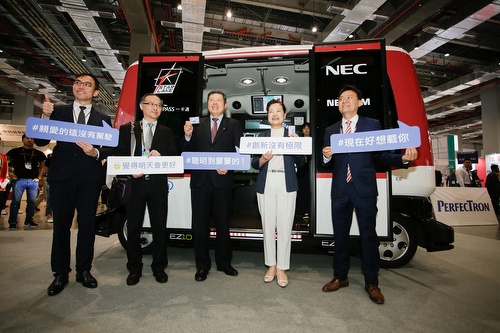 台北AMPA展出的電動化，智慧化的電動巴士吸引目光。(外貿協會/提供)