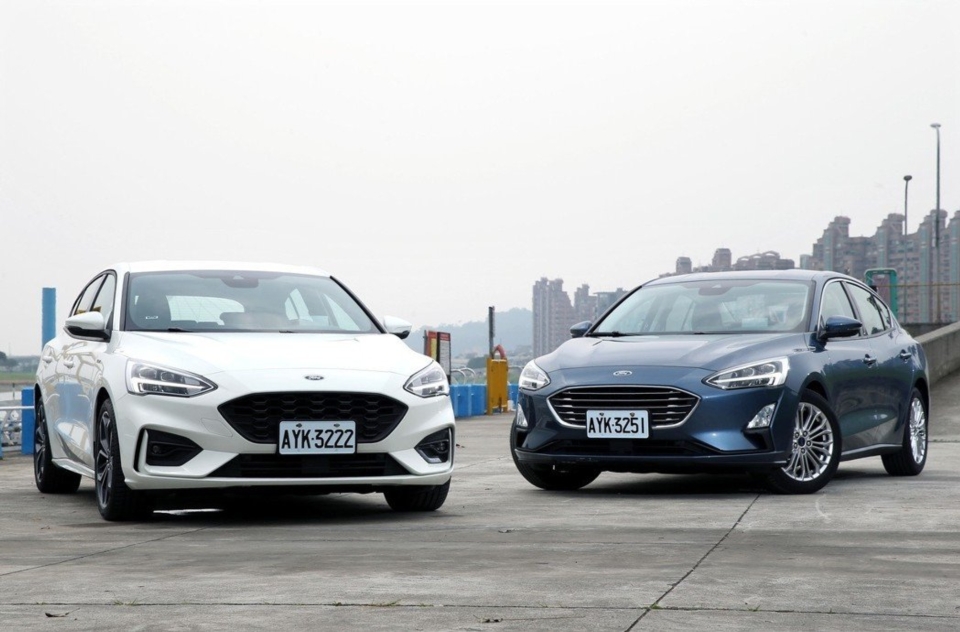 Ford Focus 5D ST-Line(左) & Ford Focus 4D。 記者林澔一／攝影
