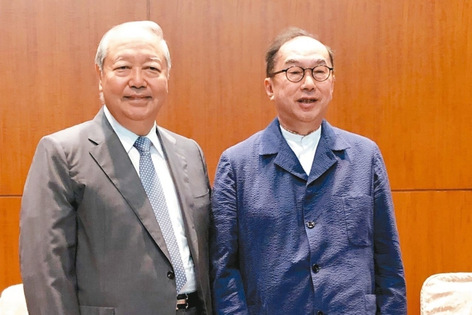 廣達董事長林百里（圖右）。 記者蕭君暉／攝影