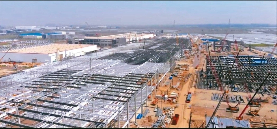 The latest empty photos show that the Tesla Shanghai Super Factory is rushing to expand and is about to double. 