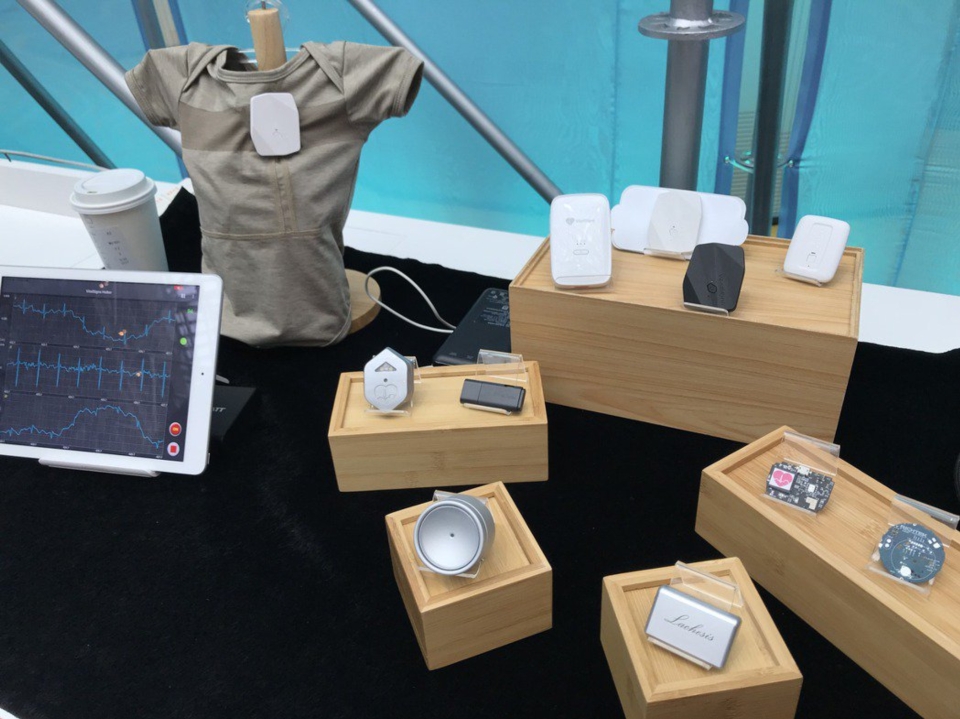 Smart wearable devices aim to help doctors` prognosis and promote early intervention. (Photo taken by UDN)